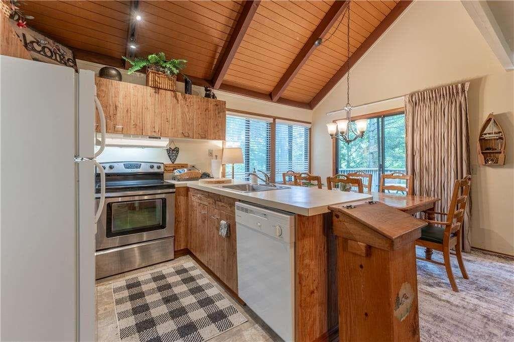 3 bedroom, 2 bathroom, 1,696 sq ft single family residence for sale at 135 Wolfscratch Drive, Big Canoe, GA 30143 — photo 7