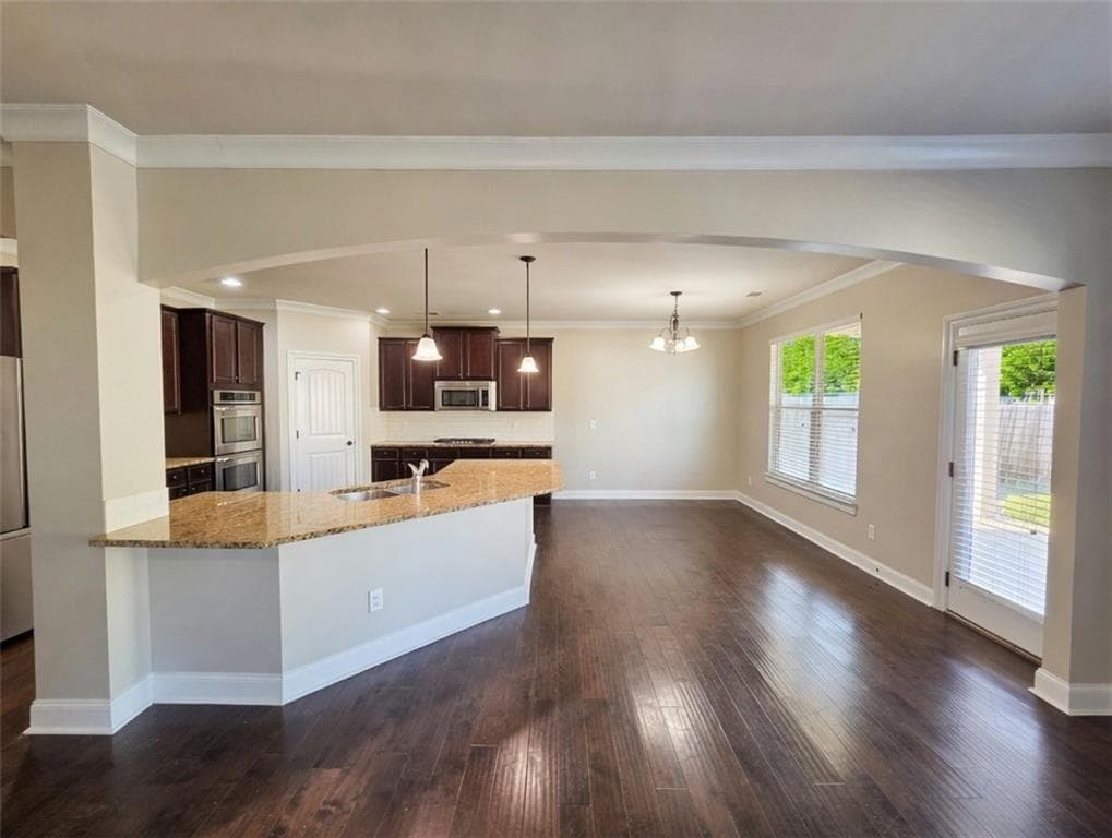 5 bedroom, 4 bathroom, 3,933 sq ft single family residence under contract at 510 Georgia Circle, Loganville, GA 30052 — photo 2