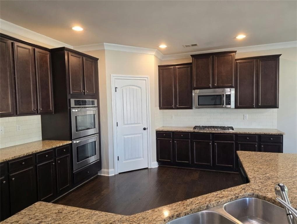 5 bedroom, 4 bathroom, 3,933 sq ft single family residence under contract at 510 Georgia Circle, Loganville, GA 30052 — photo 4