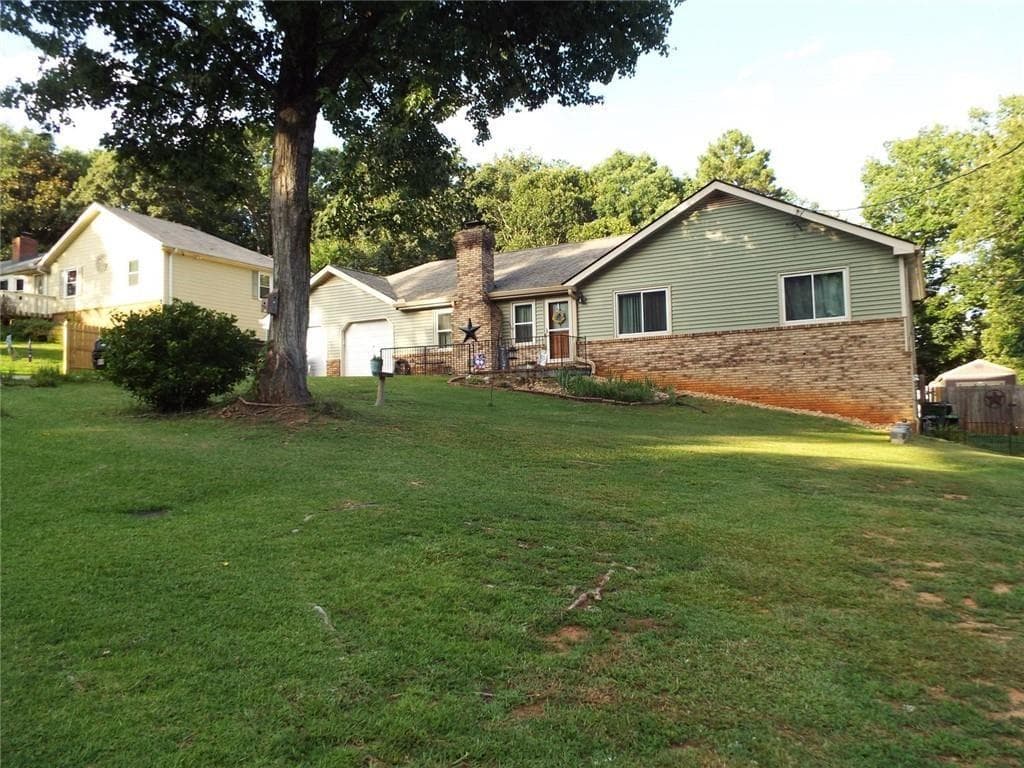 3 bedroom, 3 bathroom, 1,924 sq ft single family residence under contract at 2362 Westridge Drive, Snellville, GA 30078