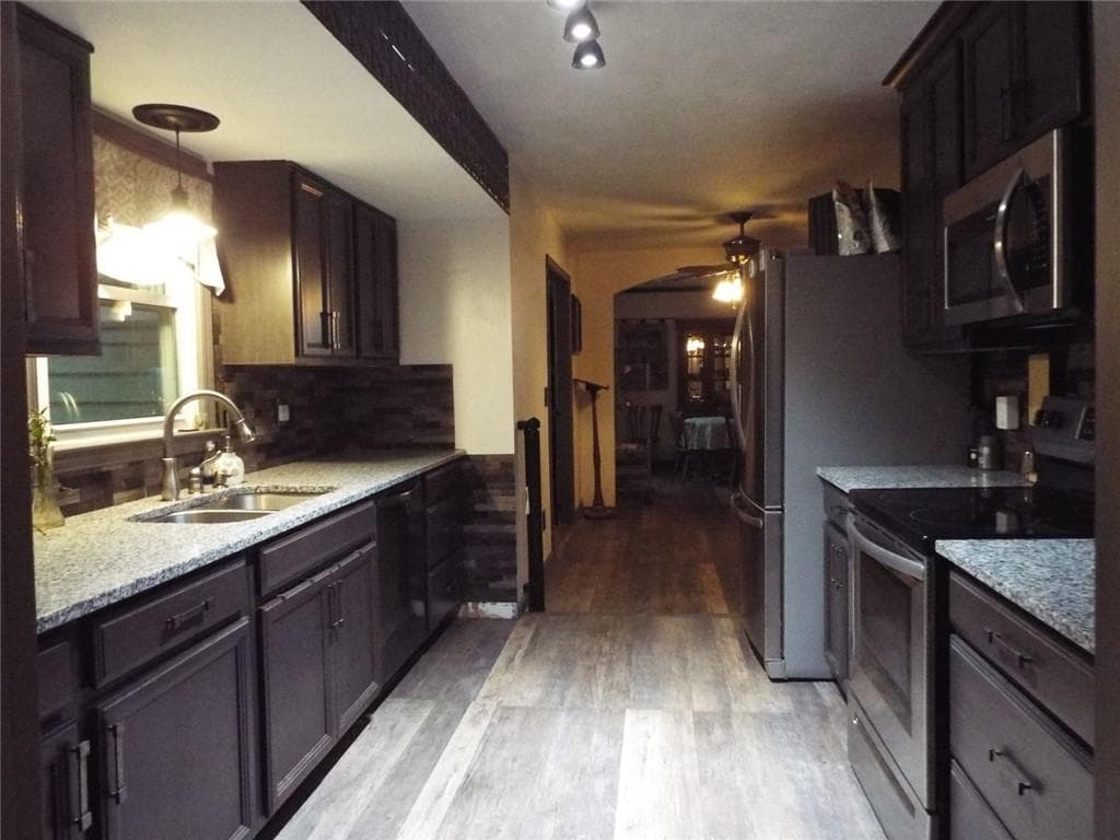 3 bedroom, 3 bathroom, 1,924 sq ft single family residence under contract at 2362 Westridge Drive, Snellville, GA 30078 — photo 10