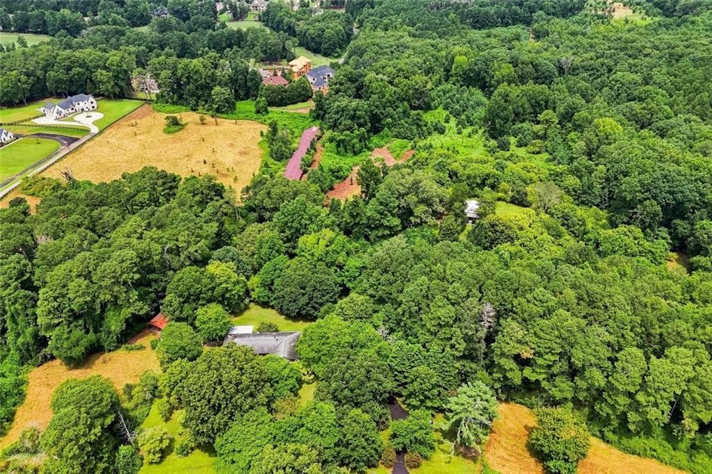 5 bedroom, 3 bathroom single family residence under contract at 2065 Wilkie Road, Alpharetta, GA 30004 — photo 2