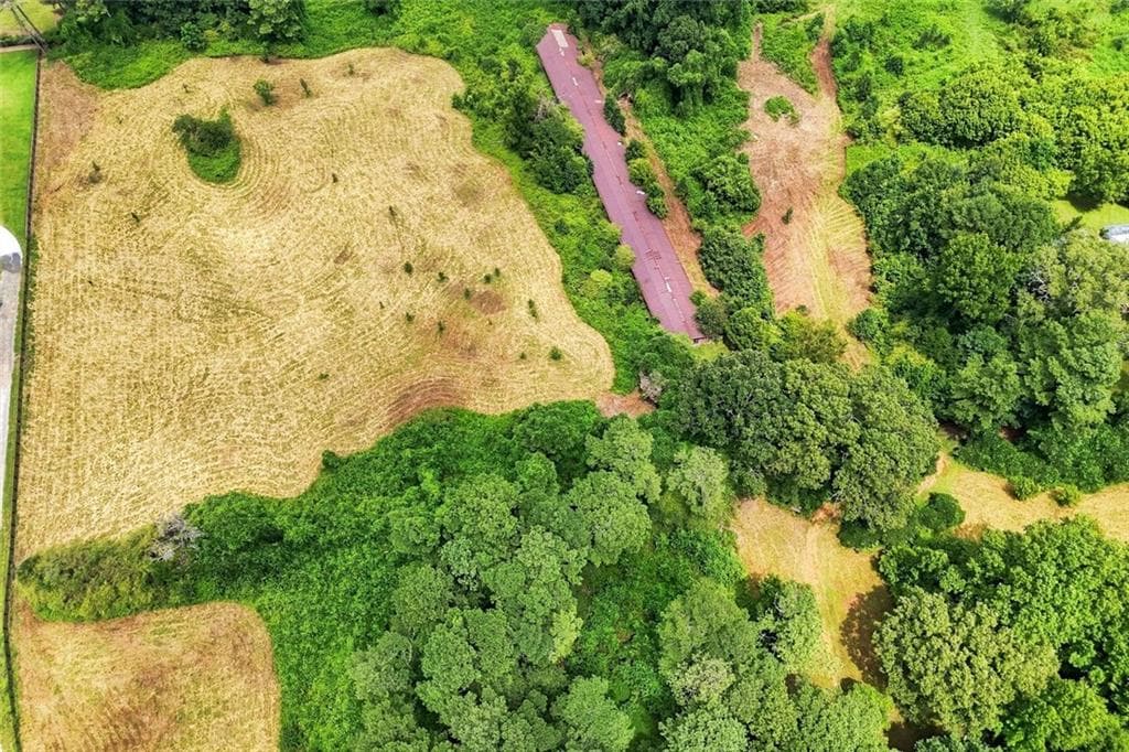 5 bedroom, 3 bathroom single family residence under contract at 2065 Wilkie Road, Alpharetta, GA 30004 — photo 3