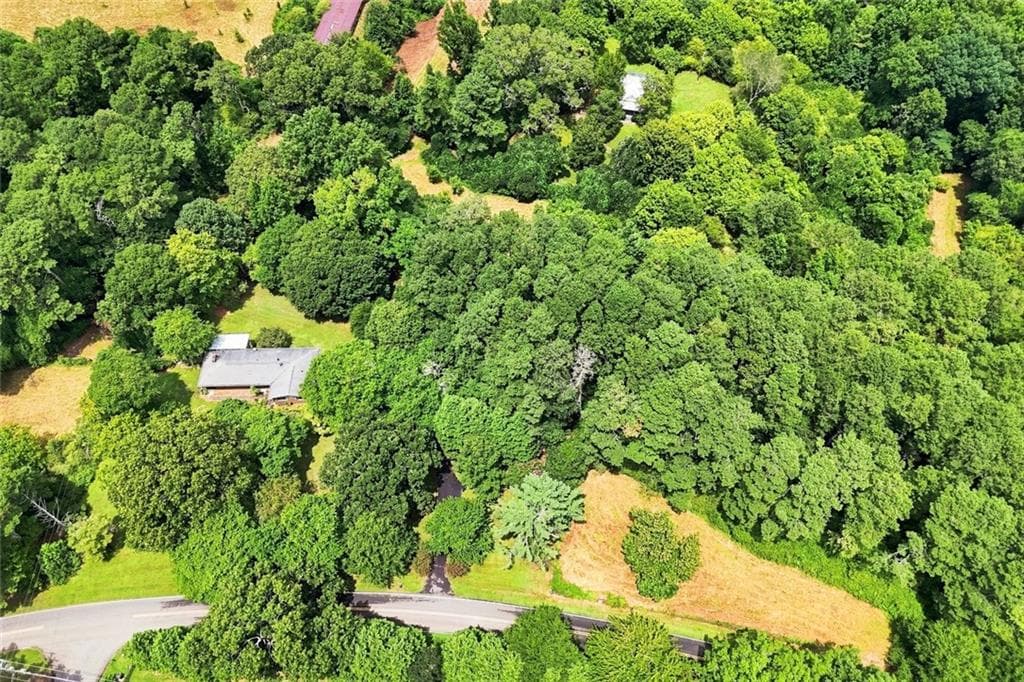 5 bedroom, 3 bathroom single family residence under contract at 2065 Wilkie Road, Alpharetta, GA 30004 — photo 4