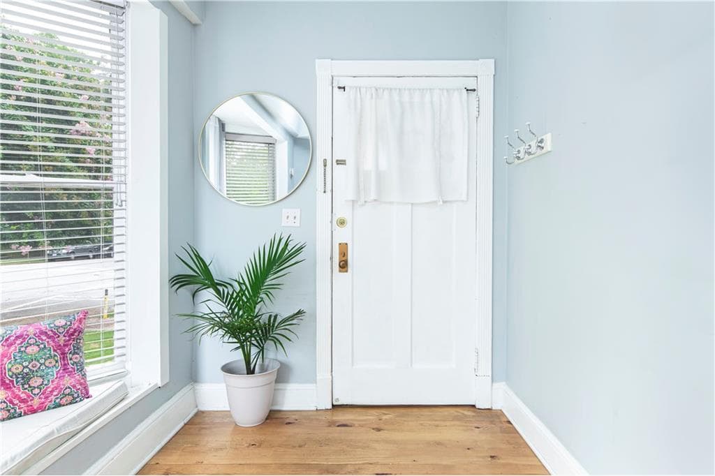 1 bedroom, 1 bathroom, 733 sq ft condominium for sale at 980 Saint Charles Avenue 2, Atlanta, GA 30306 — photo 3