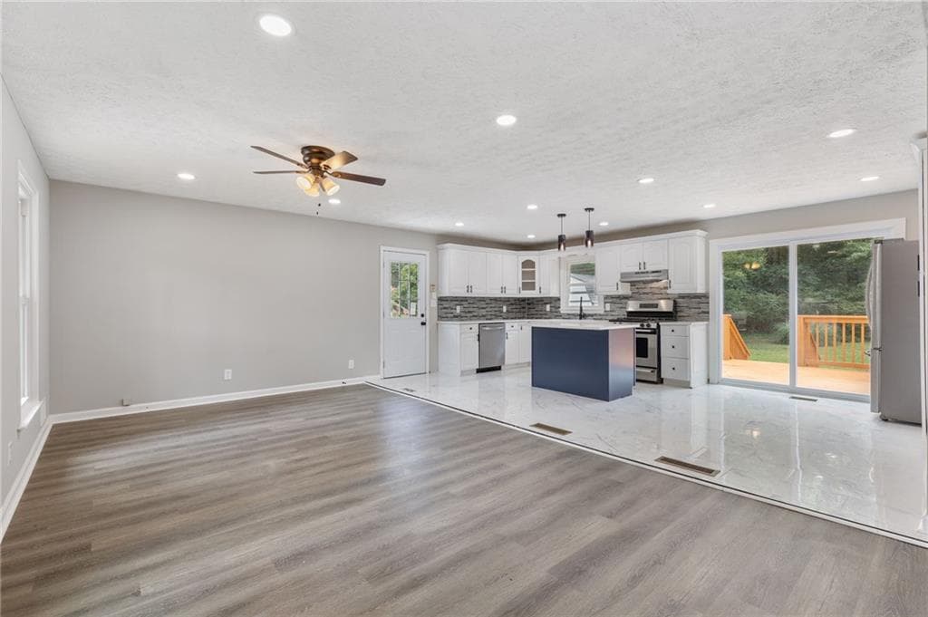 4 bedroom, 3 bathroom, 1,728 sq ft single family residence for sale at 2531 Falcon Ridge Drive, Grayson, GA 30017 — photo 4