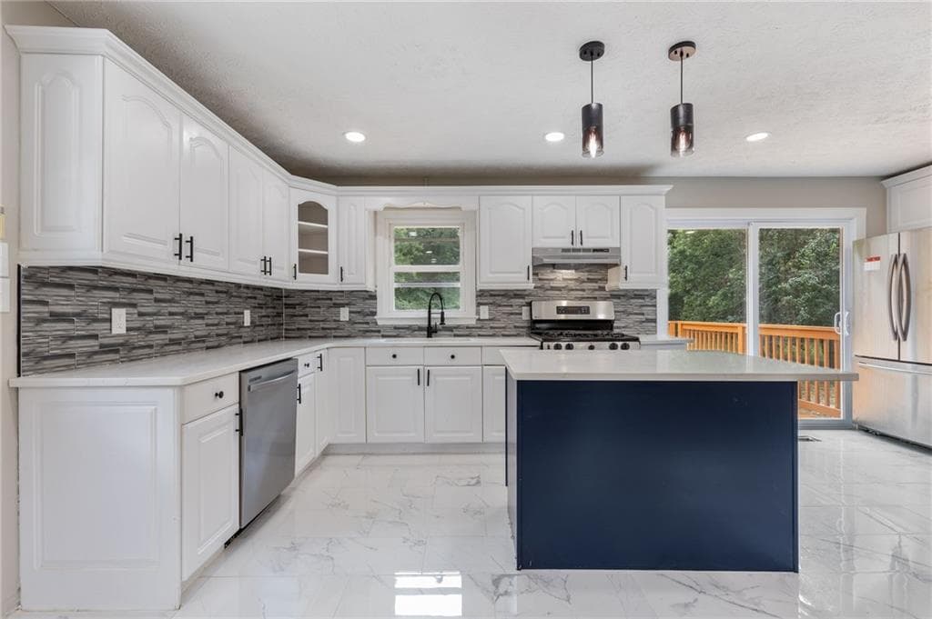 4 bedroom, 3 bathroom, 1,728 sq ft single family residence for sale at 2531 Falcon Ridge Drive, Grayson, GA 30017 — photo 5