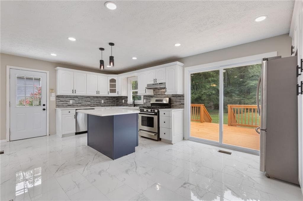 4 bedroom, 3 bathroom, 1,728 sq ft single family residence for sale at 2531 Falcon Ridge Drive, Grayson, GA 30017 — photo 7