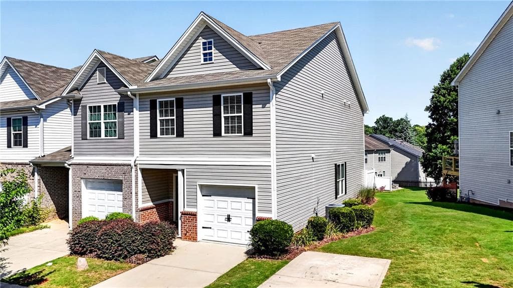 3 bedroom, 3 bathroom, 1,740 sq ft townhouse for sale at 4688 Beacon Ridge Lane, Flowery Branch, GA 30542 — photo 3