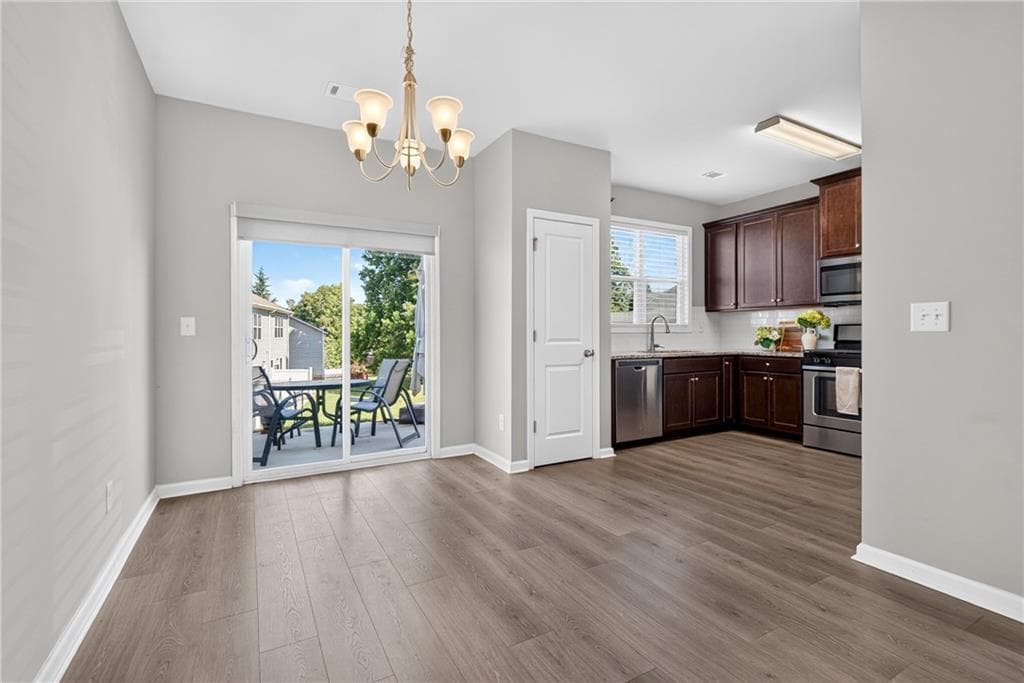 3 bedroom, 3 bathroom, 1,740 sq ft townhouse for sale at 4688 Beacon Ridge Lane, Flowery Branch, GA 30542 — photo 7