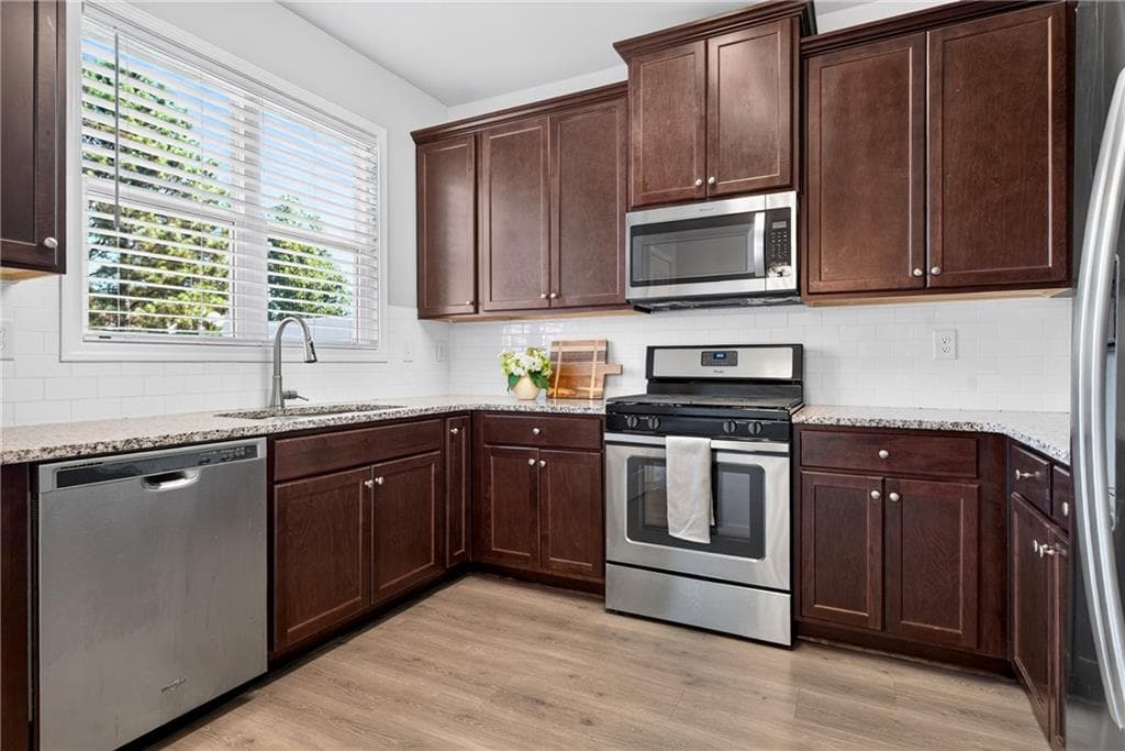 3 bedroom, 3 bathroom, 1,740 sq ft townhouse for sale at 4688 Beacon Ridge Lane, Flowery Branch, GA 30542 — photo 8