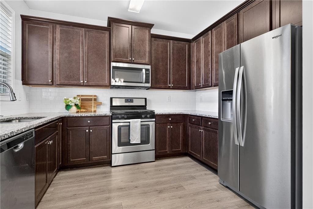 3 bedroom, 3 bathroom, 1,740 sq ft townhouse for sale at 4688 Beacon Ridge Lane, Flowery Branch, GA 30542 — photo 9
