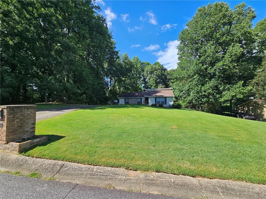 4 bedroom, 2 bathroom, 1,975 sq ft single family residence under contract at 2031 Battlement Lane, Riverdale, GA 30296 — photo 3