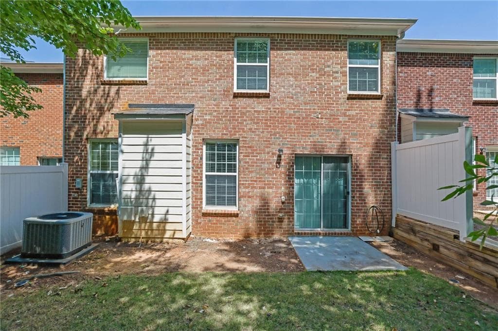 3 bedroom, 3 bathroom, 1,834 sq ft townhouse for sale at 6286 Spring Knoll Court, Tucker, GA 30084 — photo 8