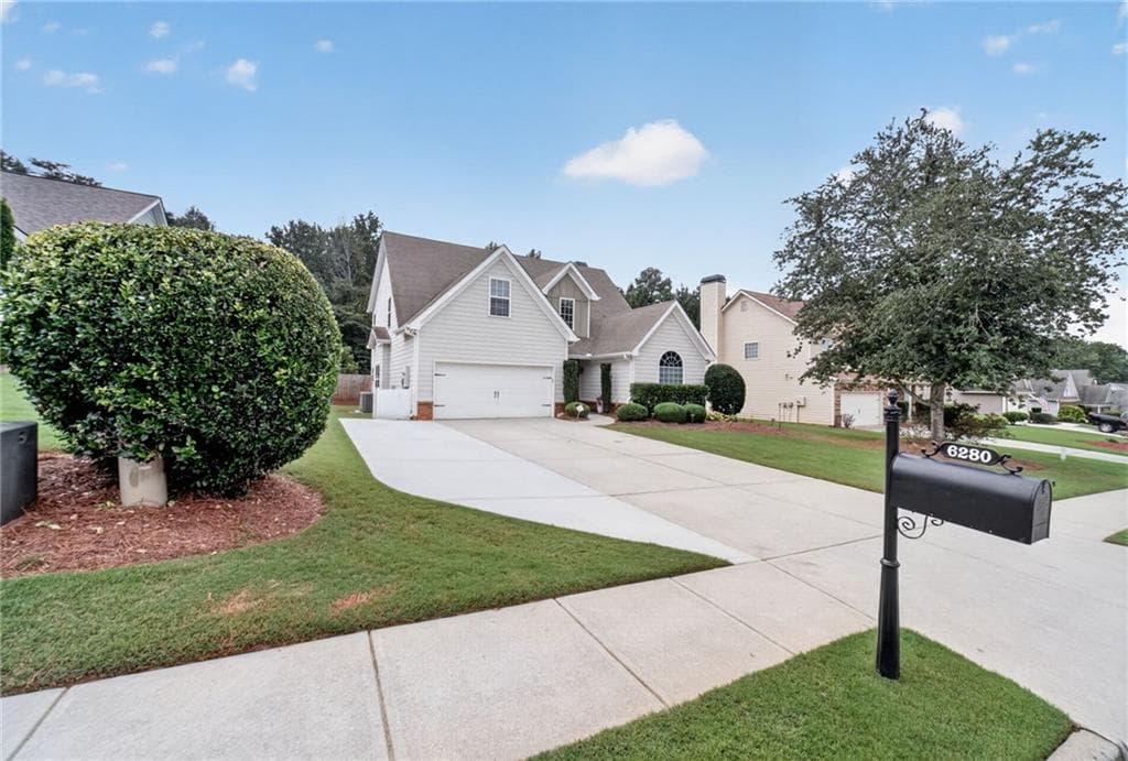 5 bedroom, 3 bathroom, 2,768 sq ft single family residence for sale at 6280 Cove Creek Drive, Flowery Branch, GA 30542 — photo 3