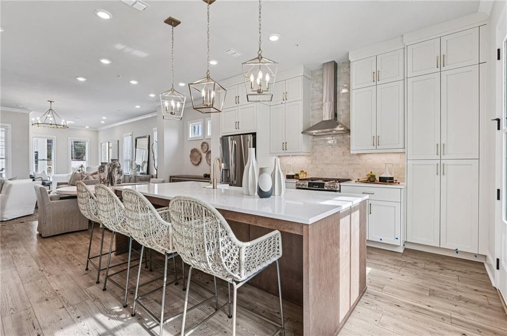 3 bedroom, 4 bathroom, 2,105 sq ft townhouse under contract at 235 Midnight Oak Run 8, Alpharetta, GA 30009 — photo 2