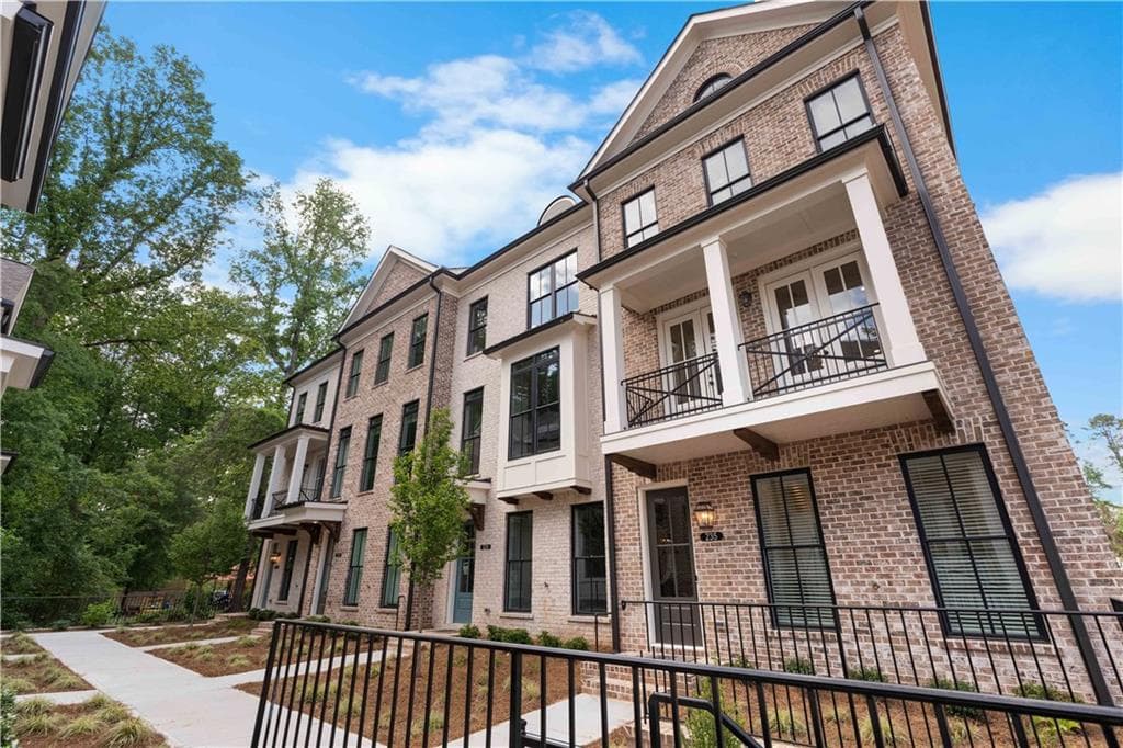 3 bedroom, 4 bathroom, 2,105 sq ft townhouse under contract at 235 Midnight Oak Run 8, Alpharetta, GA 30009 — photo 6