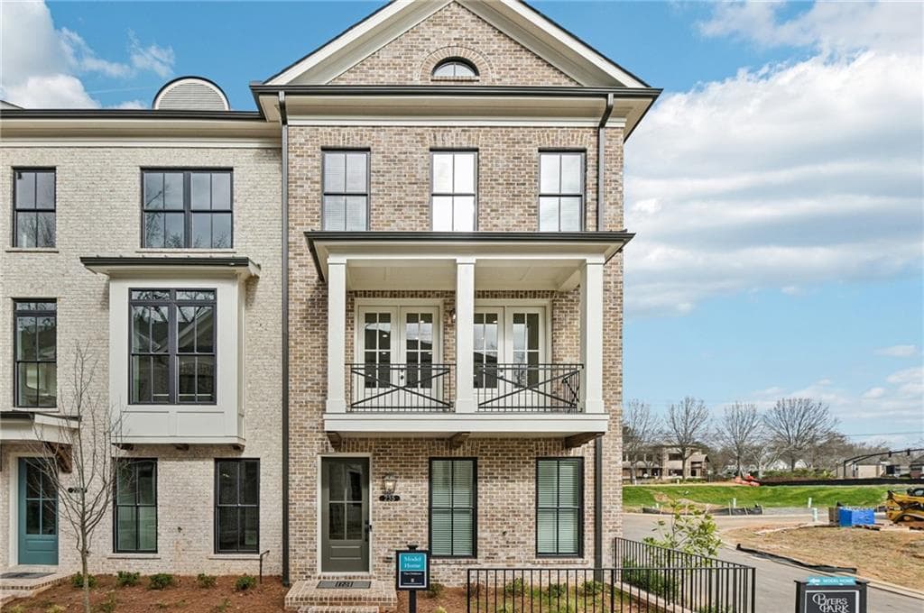 3 bedroom, 4 bathroom, 2,105 sq ft townhouse under contract at 235 Midnight Oak Run 8, Alpharetta, GA 30009 — photo 9