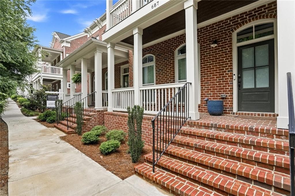 4 bedroom, 4 bathroom, 2,500 sq ft townhouse for sale at 687 Brennan Drive, Decatur, GA 30033 — photo 2