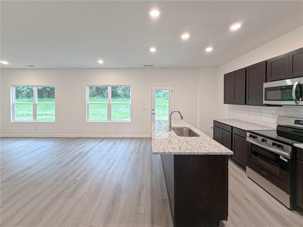 4 bedroom, 3 bathroom, 1,911 sq ft single family residence for sale at 107 Stonecreek Avenue, Rockmart, GA 30153 — photo 6