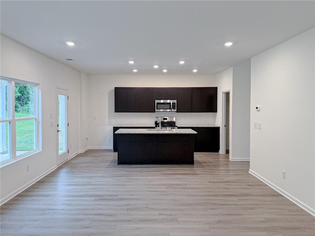 4 bedroom, 3 bathroom, 1,911 sq ft single family residence for sale at 107 Stonecreek Avenue, Rockmart, GA 30153 — photo 8