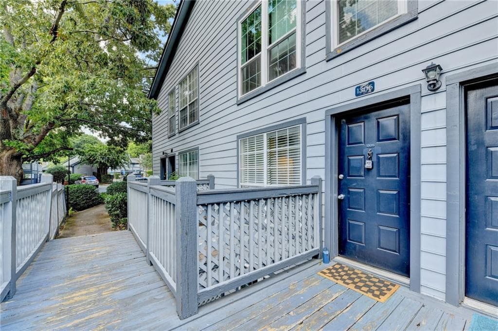 2 bedroom, 1 bathroom, 1,342 sq ft condominium for sale at 1305 Weatherstone Way, Atlanta, GA 30324 — photo 4