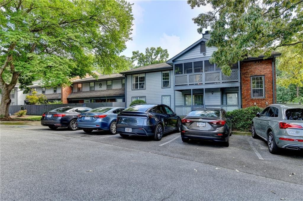 2 bedroom, 1 bathroom, 1,342 sq ft condominium for sale at 1305 Weatherstone Way, Atlanta, GA 30324 — photo 5