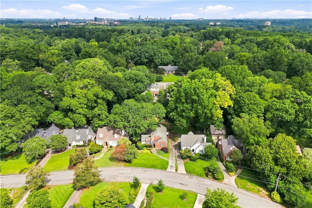 3 bedroom, 2 bathroom, 2,355 sq ft single family residence under contract at 135 Vidal Boulevard, Decatur, GA 30030 — photo 3
