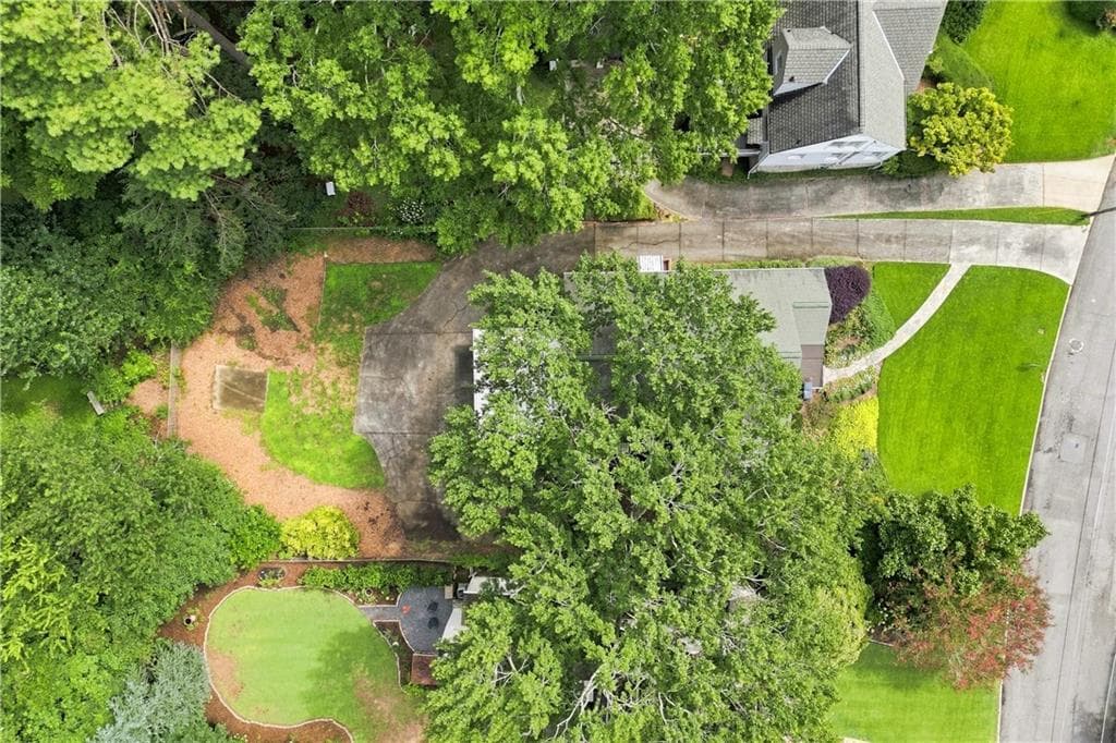 3 bedroom, 2 bathroom, 2,355 sq ft single family residence under contract at 135 Vidal Boulevard, Decatur, GA 30030 — photo 6