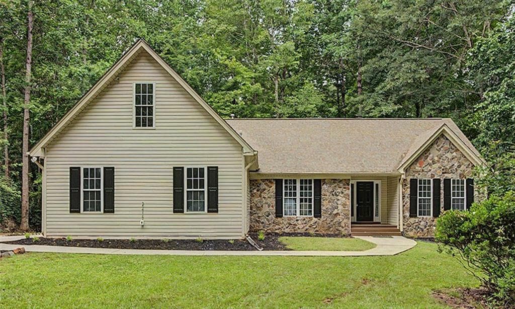 6 bedroom, 3 bathroom, 4,384 sq ft single family residence for sale at 590 S Alexander Creek Road, Newnan, GA 30263