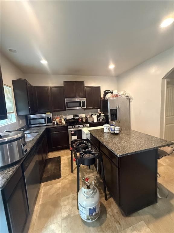 3 bedroom, 3 bathroom, 1,878 sq ft single family residence for sale at 6572 Woodwell Drive, Union City, GA 30291 — photo 2