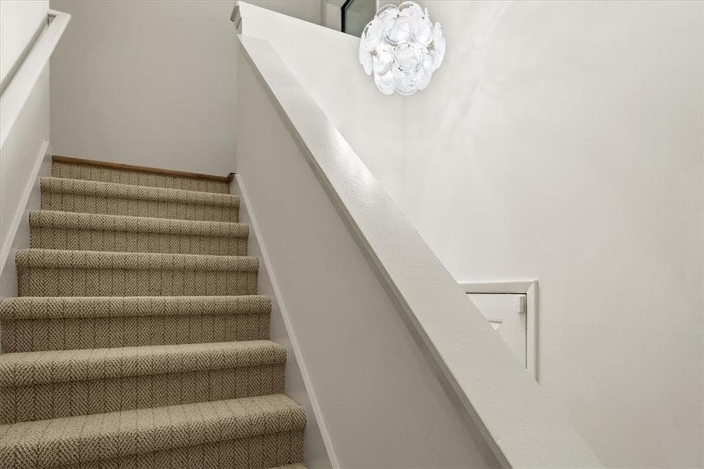 2 bedroom, 1 bathroom, 1,000 sq ft condominium under contract at 804 Woodcliff Drive, Sandy Springs, GA 30350 — photo 2