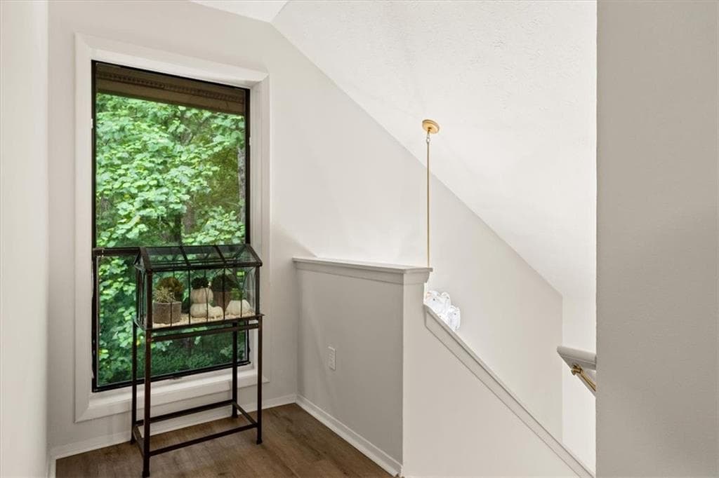2 bedroom, 1 bathroom, 1,000 sq ft condominium under contract at 804 Woodcliff Drive, Sandy Springs, GA 30350 — photo 4