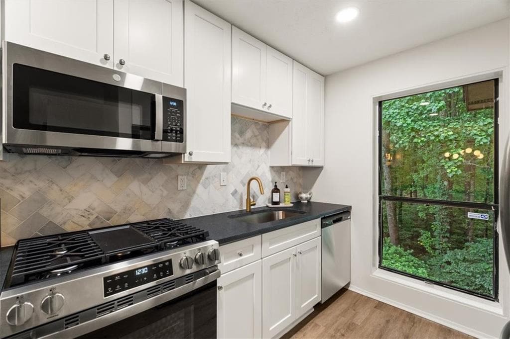 2 bedroom, 1 bathroom, 1,000 sq ft condominium under contract at 804 Woodcliff Drive, Sandy Springs, GA 30350 — photo 8