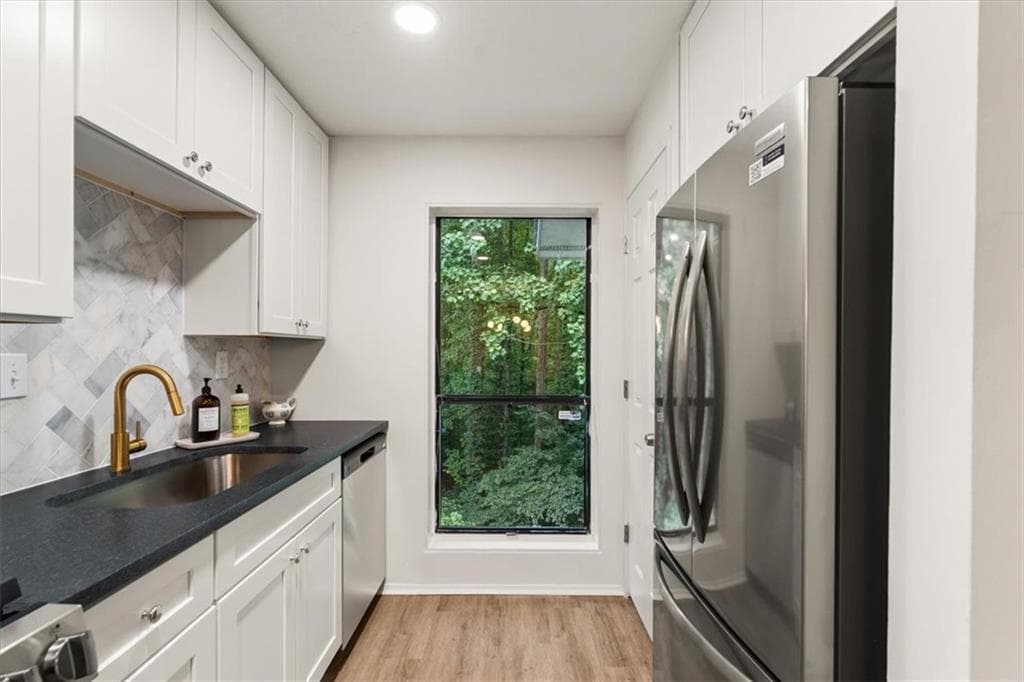 2 bedroom, 1 bathroom, 1,000 sq ft condominium under contract at 804 Woodcliff Drive, Sandy Springs, GA 30350 — photo 9