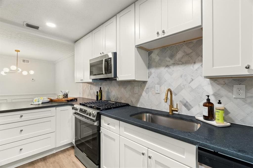 2 bedroom, 1 bathroom, 1,000 sq ft condominium under contract at 804 Woodcliff Drive, Sandy Springs, GA 30350 — photo 10