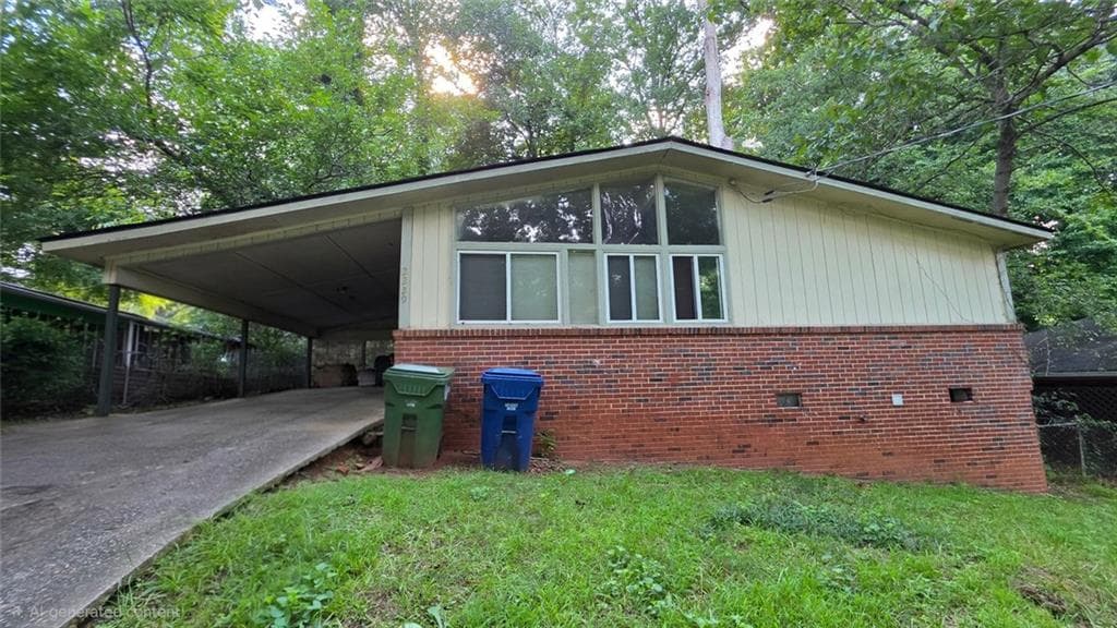 3 bedroom, 1 bathroom, 950 sq ft single family residence for sale at 2229 Polar Rock Place, Atlanta, GA 30315 — photo 1 of 10