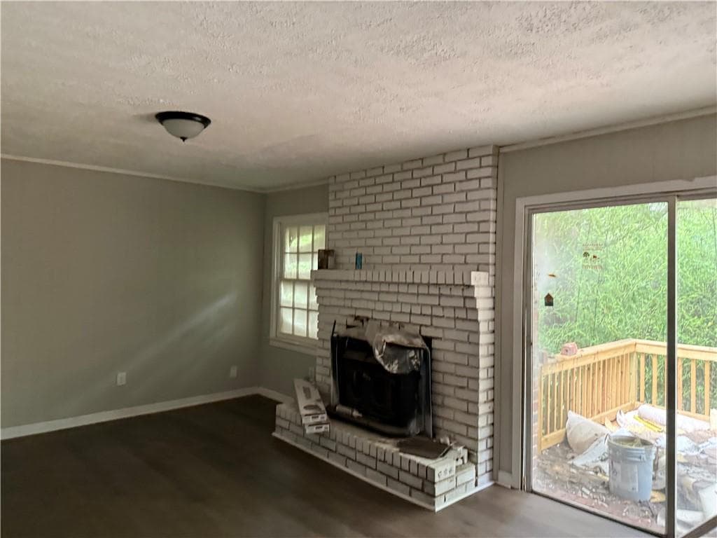 4 bedroom, 2 bathroom, 1,922 sq ft single family residence under contract at 203 Oglesby Bridge Road, Conyers, GA 30094 — photo 3