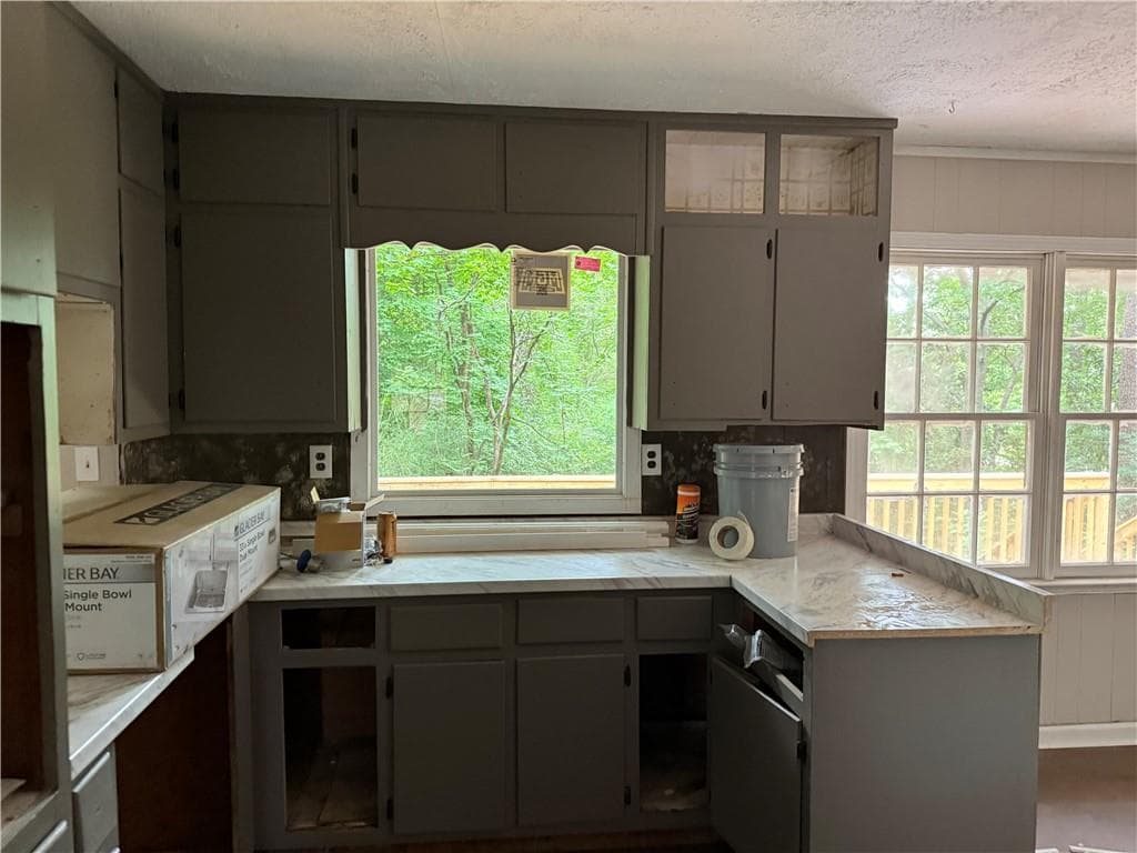 4 bedroom, 2 bathroom, 1,922 sq ft single family residence under contract at 203 Oglesby Bridge Road, Conyers, GA 30094 — photo 5