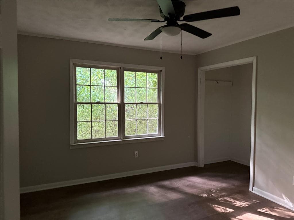 4 bedroom, 2 bathroom, 1,922 sq ft single family residence under contract at 203 Oglesby Bridge Road, Conyers, GA 30094 — photo 7
