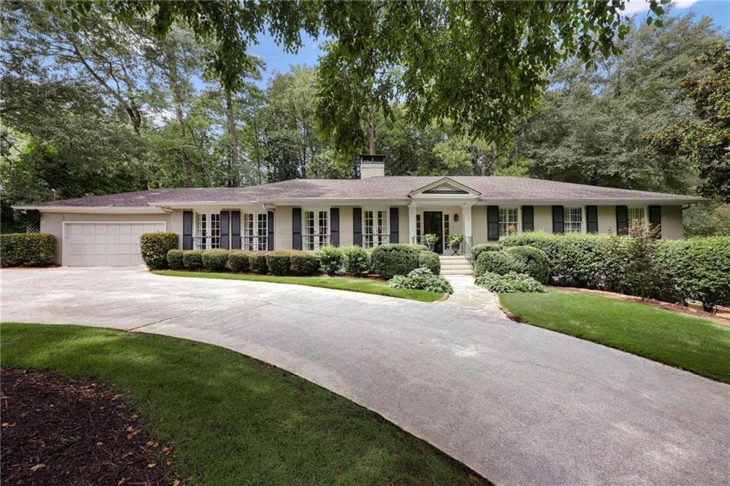 3 bedroom, 3 bathroom, 2,787 sq ft single family residence for sale at 349 Pineland Road, Atlanta, GA 30342 — photo 2