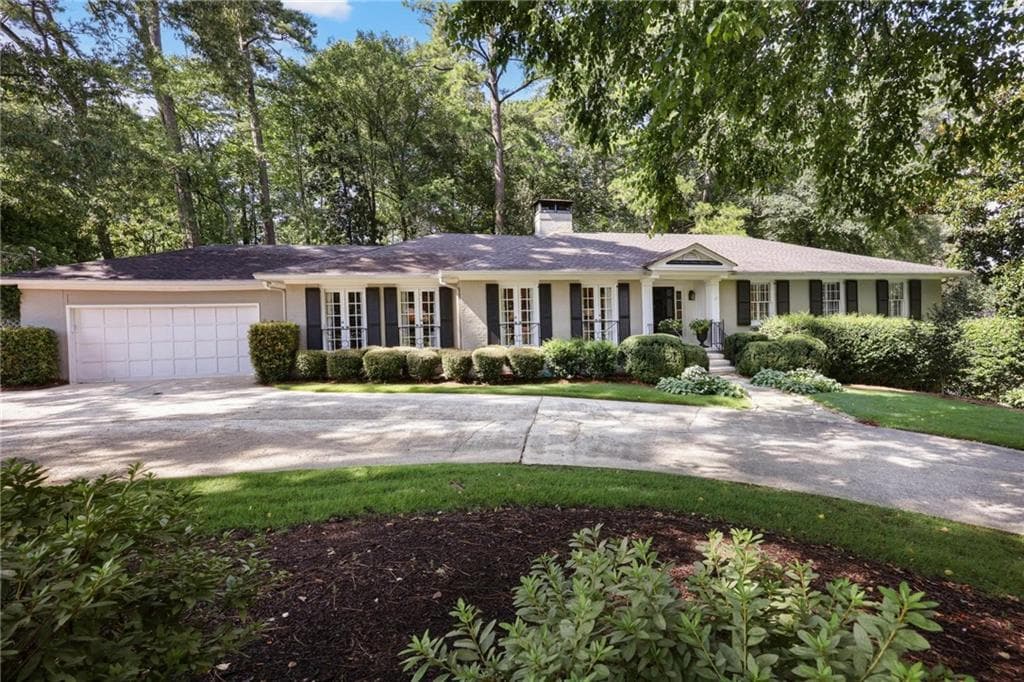 3 bedroom, 3 bathroom, 2,787 sq ft single family residence for sale at 349 Pineland Road, Atlanta, GA 30342 — photo 3