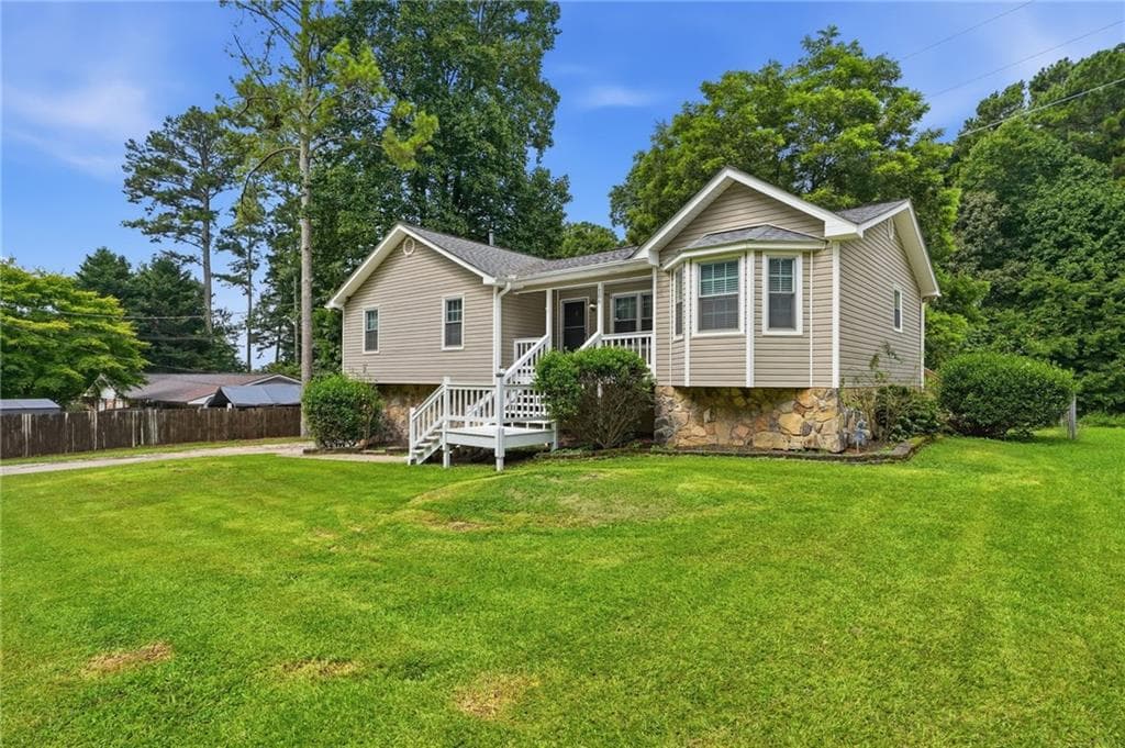 3 bedroom, 2 bathroom, 2,032 sq ft single family residence for sale at 106 Kimberly Road, Canton, GA 30115 — photo 3