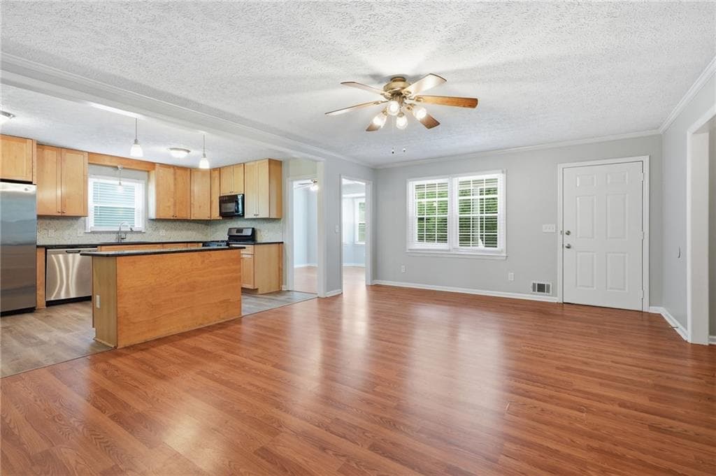 3 bedroom, 2 bathroom, 2,032 sq ft single family residence for sale at 106 Kimberly Road, Canton, GA 30115 — photo 10