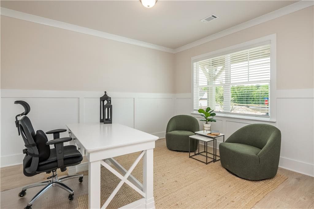 4 bedroom, 3 bathroom, 2,622 sq ft single family residence under contract at 5587 Overview Drive, Flowery Branch, GA 30542 — photo 5