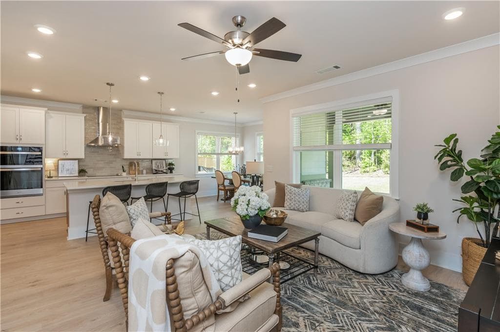 4 bedroom, 3 bathroom, 2,622 sq ft single family residence under contract at 5587 Overview Drive, Flowery Branch, GA 30542 — photo 8