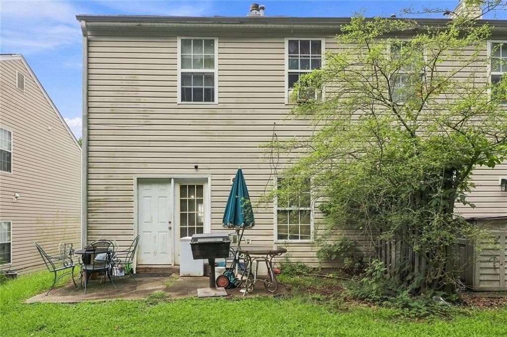 3 bedroom, 3 bathroom, 1,408 sq ft townhouse for sale at 5630 Hampton Court, Atlanta, GA 30349 — photo 4