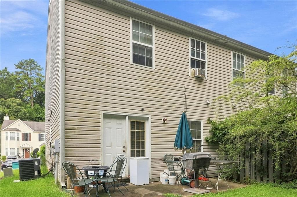 3 bedroom, 3 bathroom, 1,408 sq ft townhouse for sale at 5630 Hampton Court, Atlanta, GA 30349 — photo 5