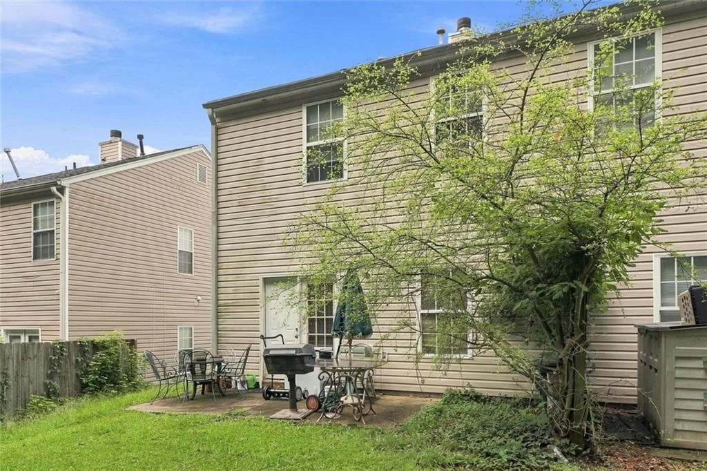 3 bedroom, 3 bathroom, 1,408 sq ft townhouse for sale at 5630 Hampton Court, Atlanta, GA 30349 — photo 6