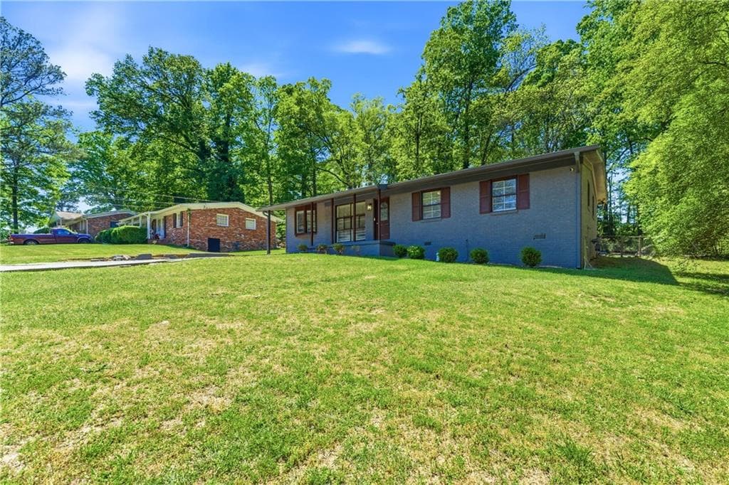 4 bedroom, 2 bathroom, 1,650 sq ft single family residence for sale at 2725 Shoreland Drive, Atlanta, GA 30331 — photo 2